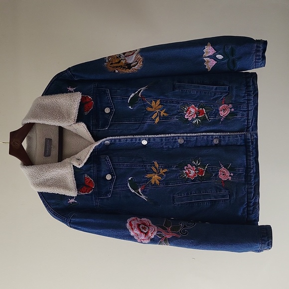 Bagatelle Sherpa Lined Denim Jacket with Floral, Avian and Feline Embroi… - Picture 3 of 16